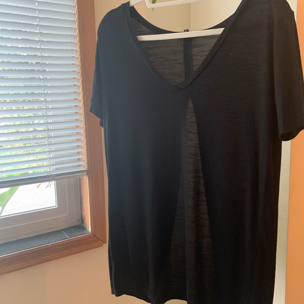 Black backless t-shirt